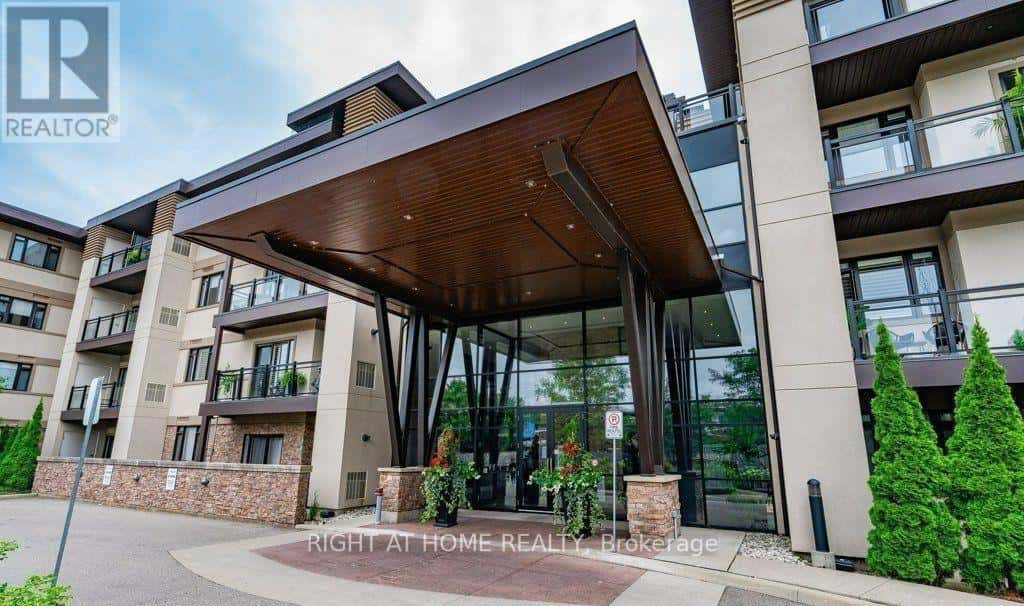 419 - 128 GARDEN DRIVE — Oakville (CO Central), Ontario - Photo 3 of 36