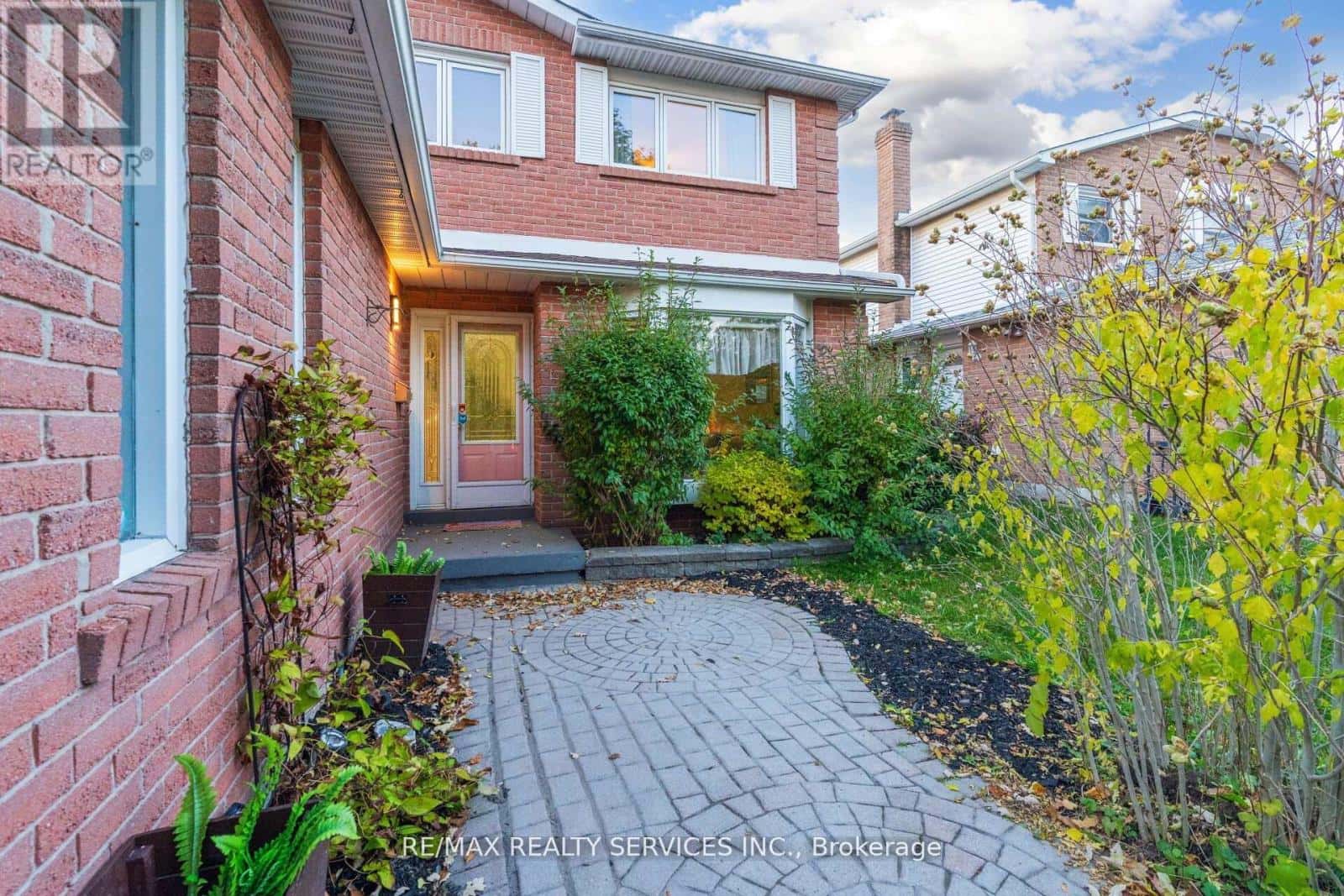 18 MITCHELL AVENUE — Brampton (Heart Lake West), Ontario - Photo 4 of 43