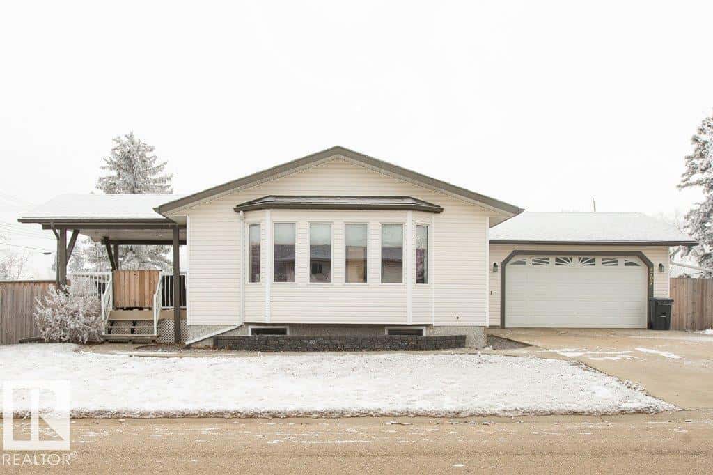 4707 50 ST — Clyde, Alberta - Photo 2 of 74