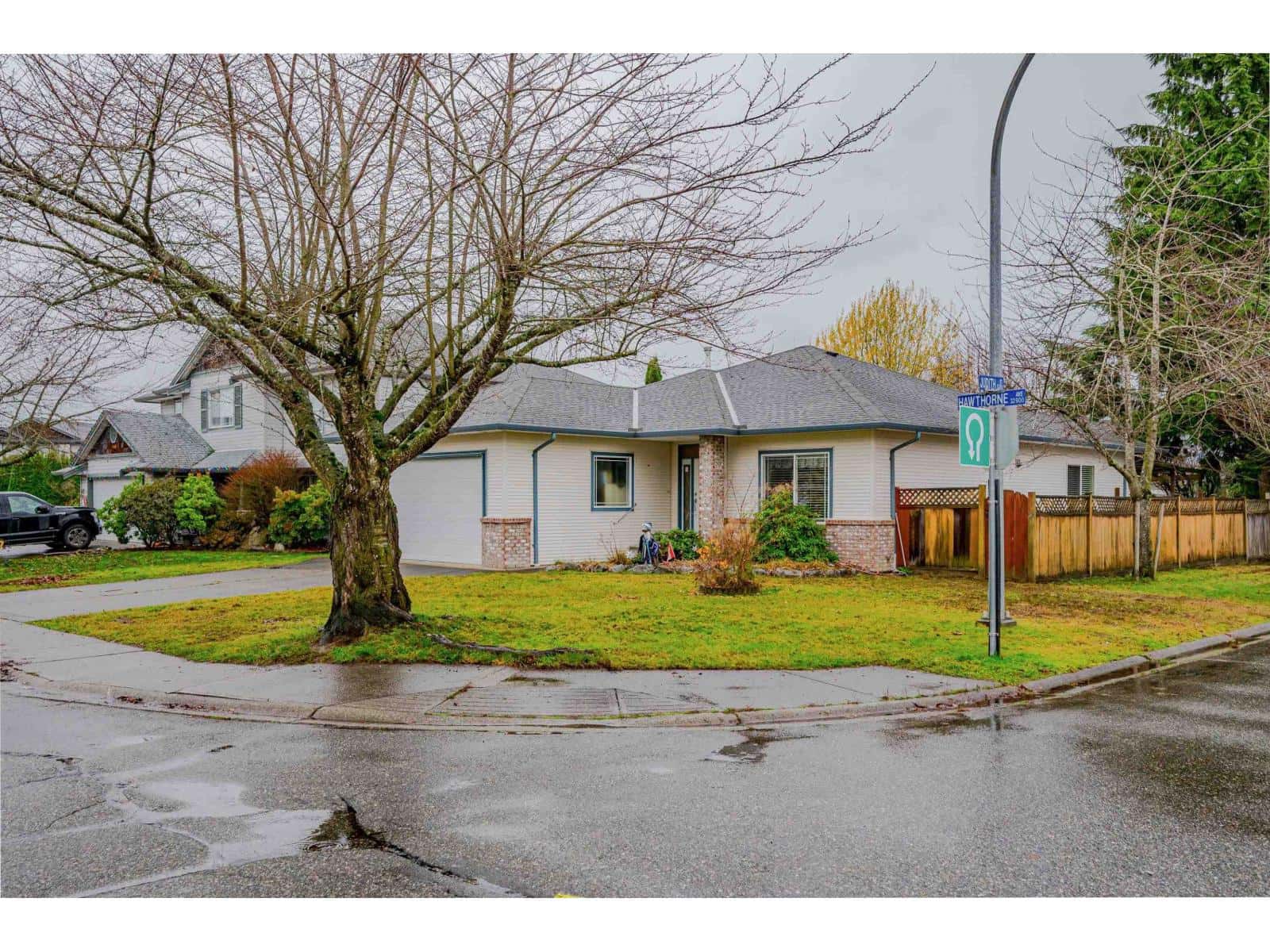 32993 HAWTHORNE AVENUE — Mission, British Columbia - Photo 2 of 40