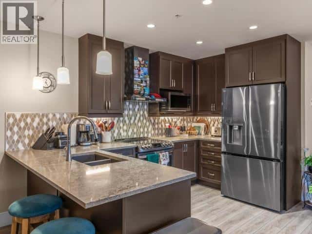 405-38 WATERFRONT PLACE — Whitehorse, Yukon - Photo 2 of 18