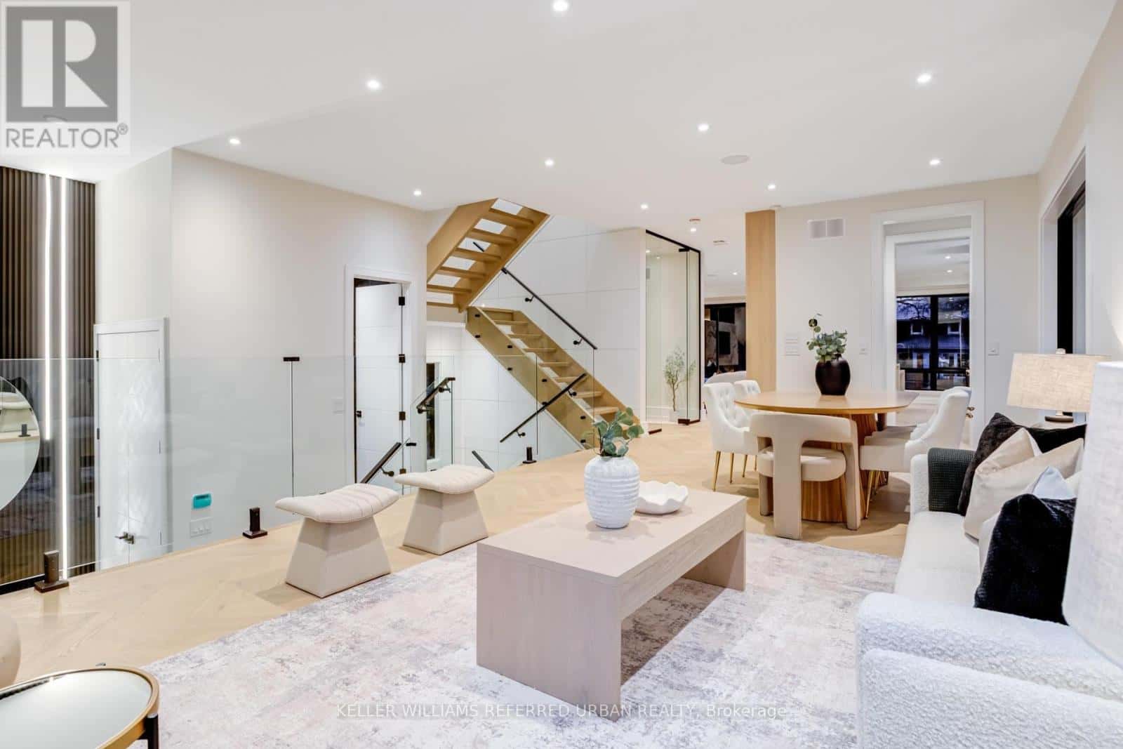 33 TWELFTH STREET — Toronto (New Toronto), Ontario - Photo 4 of 50