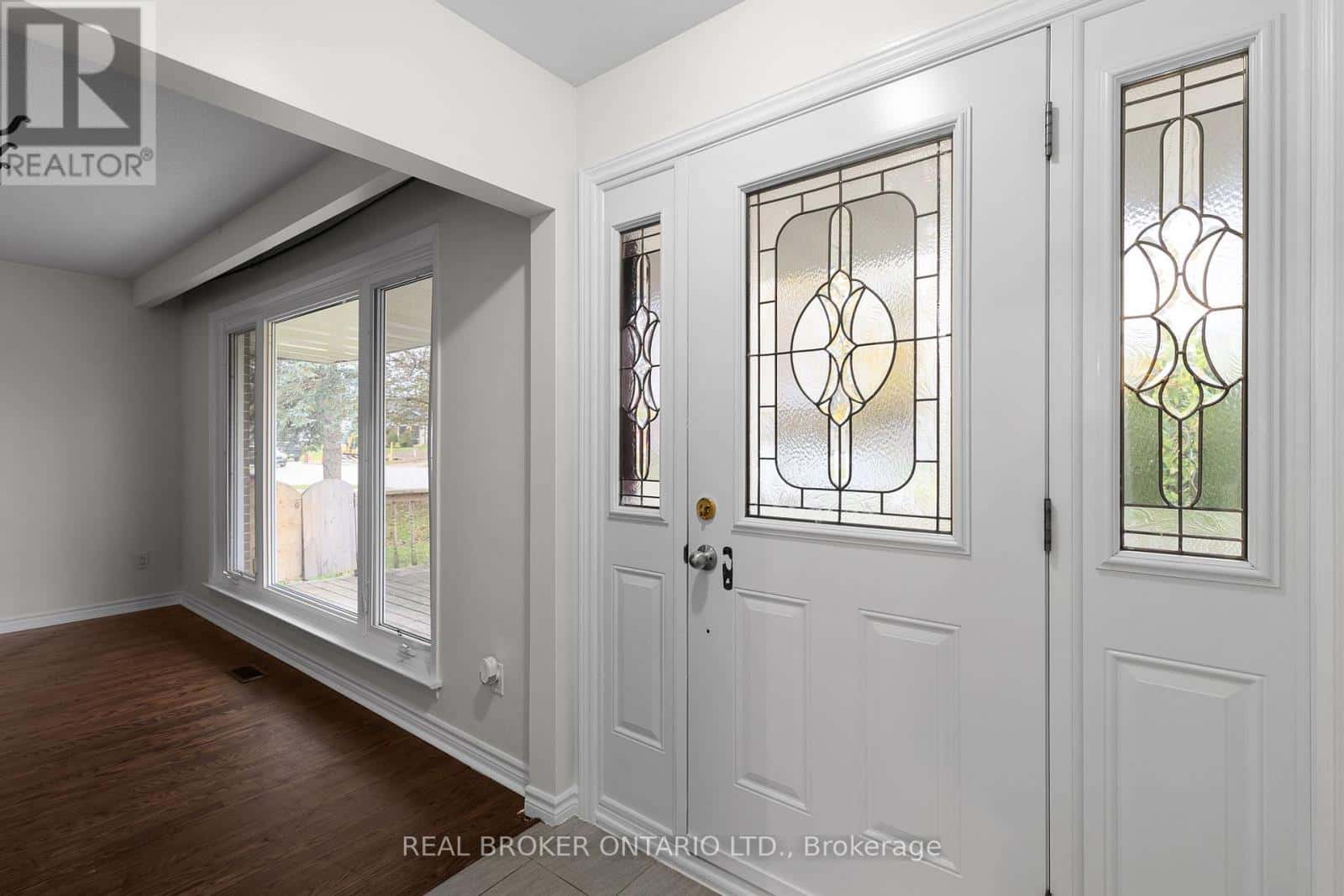 65 OTTAWAY AVENUE — Barrie (Wellington), Ontario - Photo 4 of 44