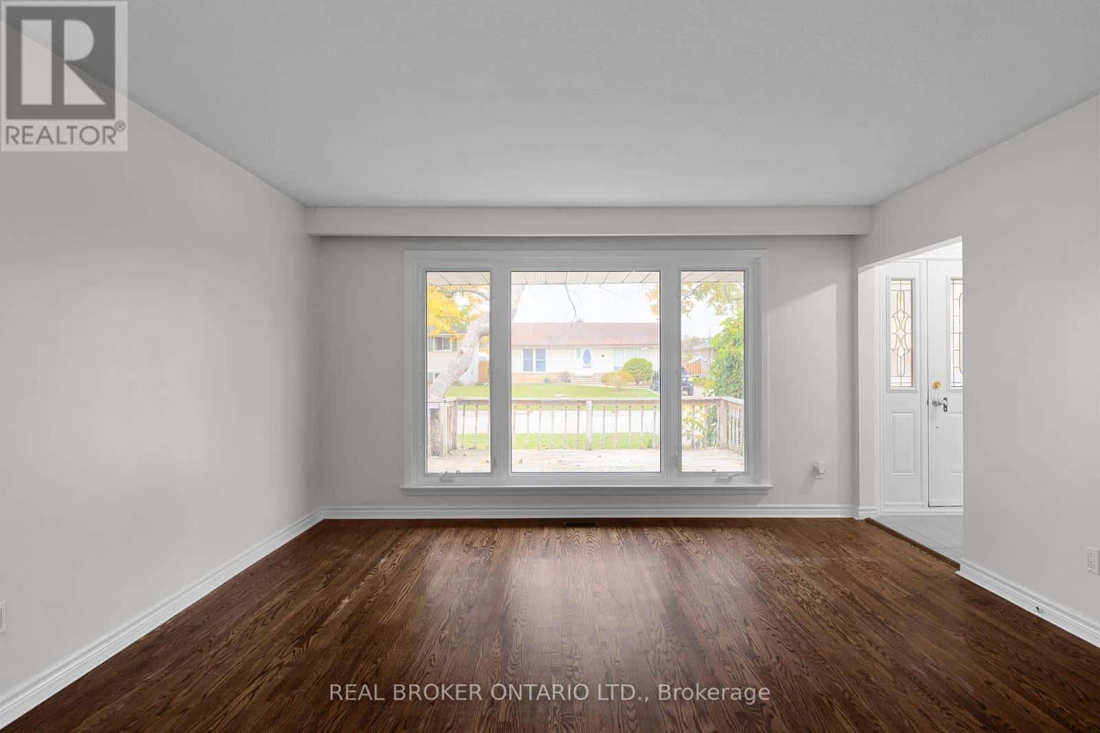 65 OTTAWAY AVENUE — Barrie (Wellington), Ontario - Photo 5 of 44