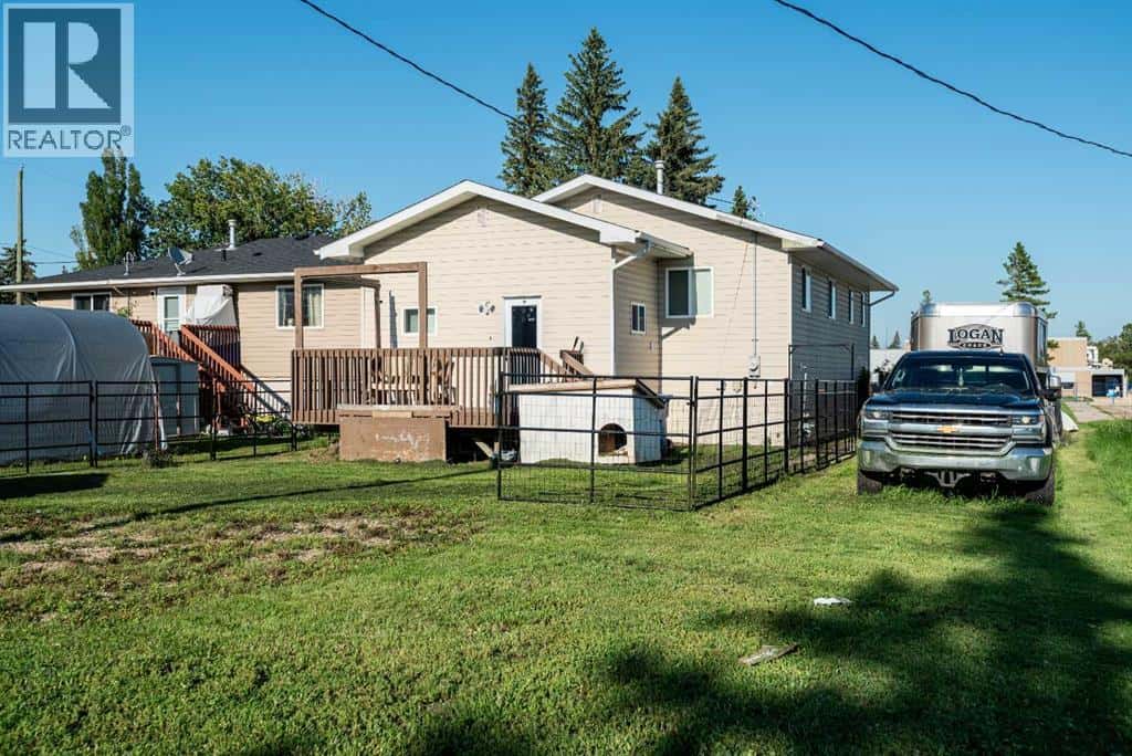25, 320 7 Avenue NE — Three Hills, Alberta - Photo 3 of 35