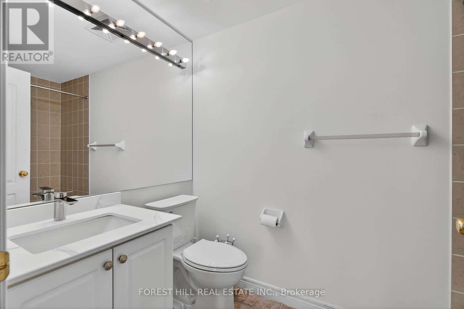 707 - 100 PROMENADE CIRCLE