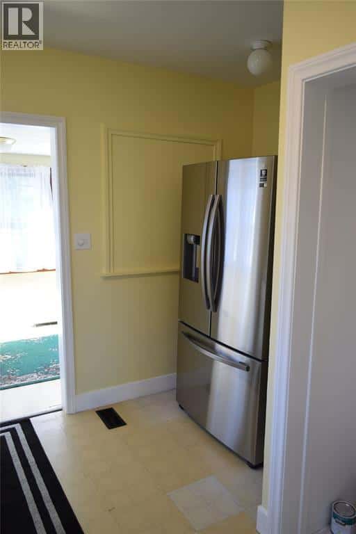 1024 BRENCHLEY STREET — Sarnia, Ontario - Photo 5 of 14