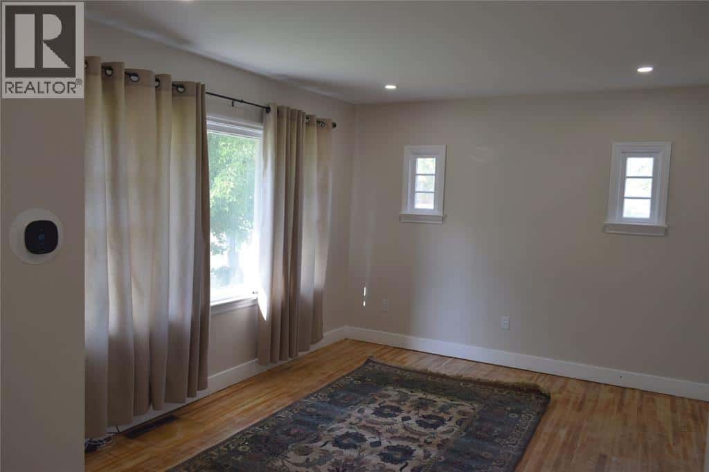 1024 BRENCHLEY STREET — Sarnia, Ontario - Photo 2 of 14