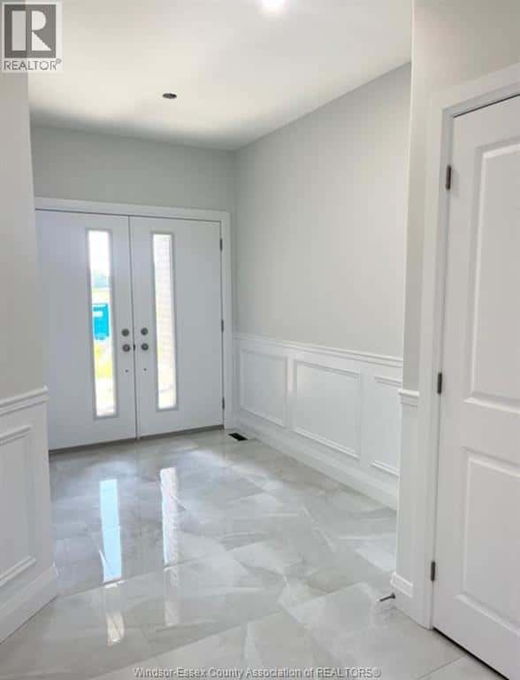 33 EAGLE — Leamington, Ontario - Photo 2 of 6