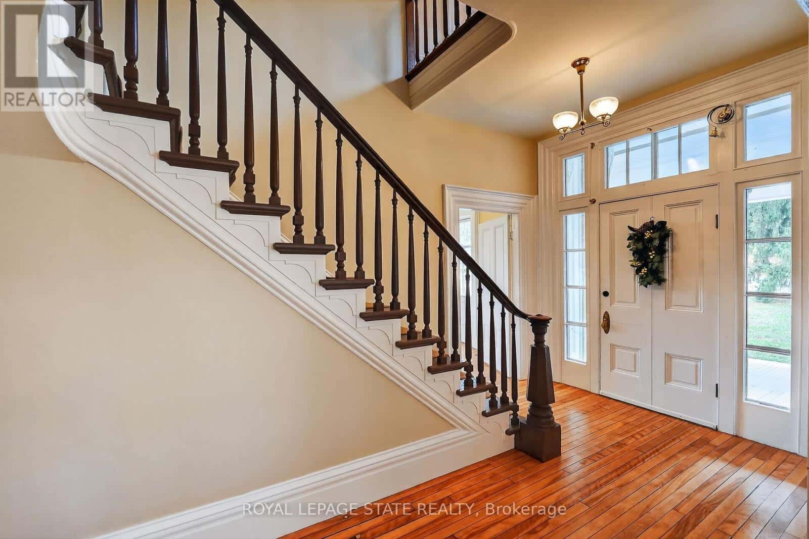 262 MAIN STREET W — Grimsby (Grimsby West), Ontario - Photo 5 of 50