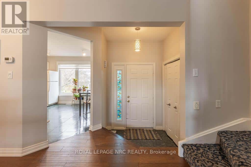 13 - 1 LAKESIDE DRIVE — St. Catharines (Port Weller), Ontario - Photo 4 of 35