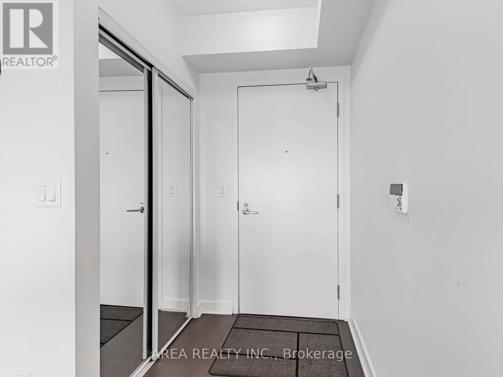 2001 - 58 ORCHARD VIEW BOULEVARD — Toronto (Yonge-Eglinton), Ontario - Photo 3 of 31