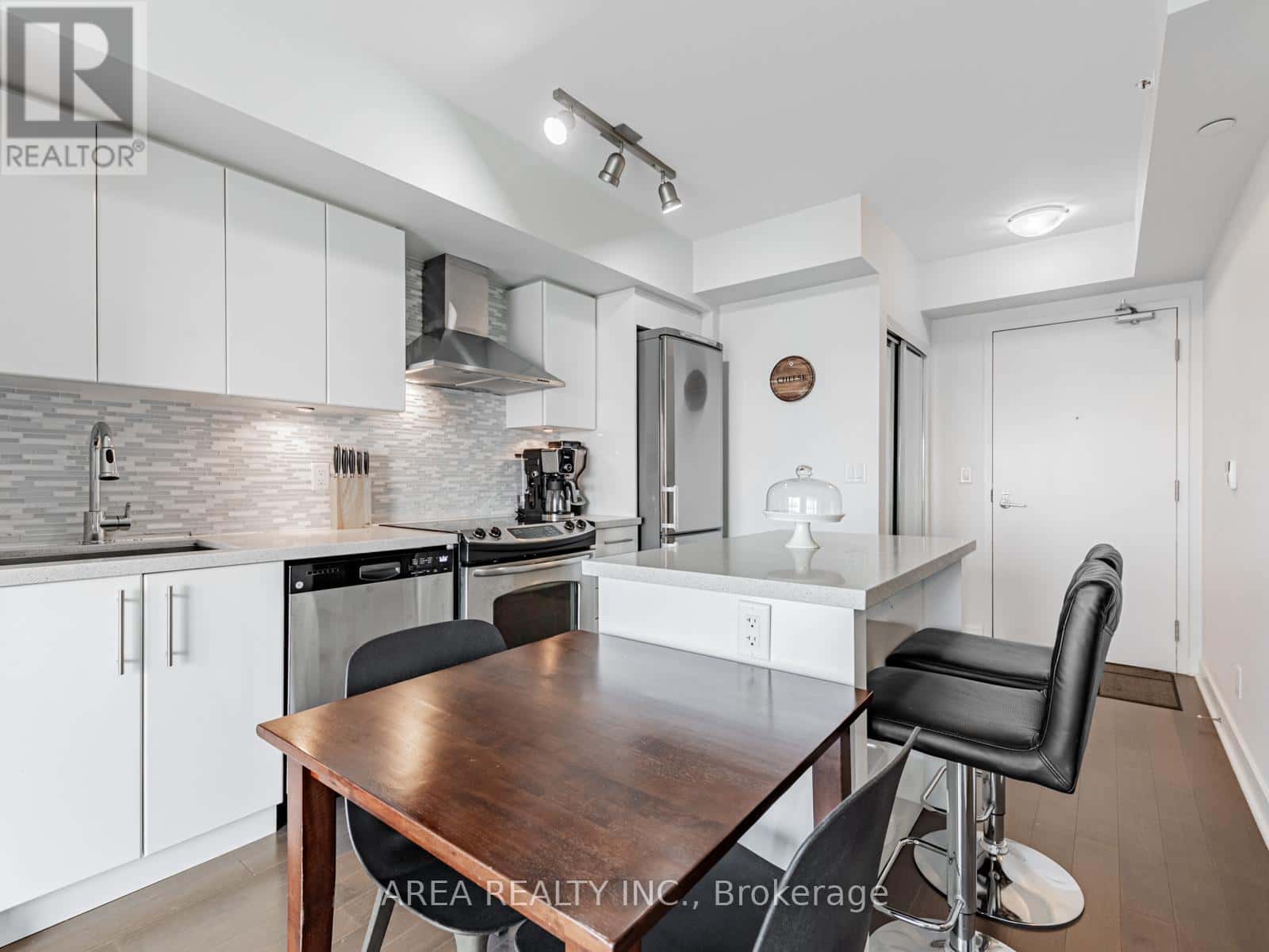 2001 - 58 ORCHARD VIEW BOULEVARD — Toronto (Yonge-Eglinton), Ontario - Photo 4 of 31