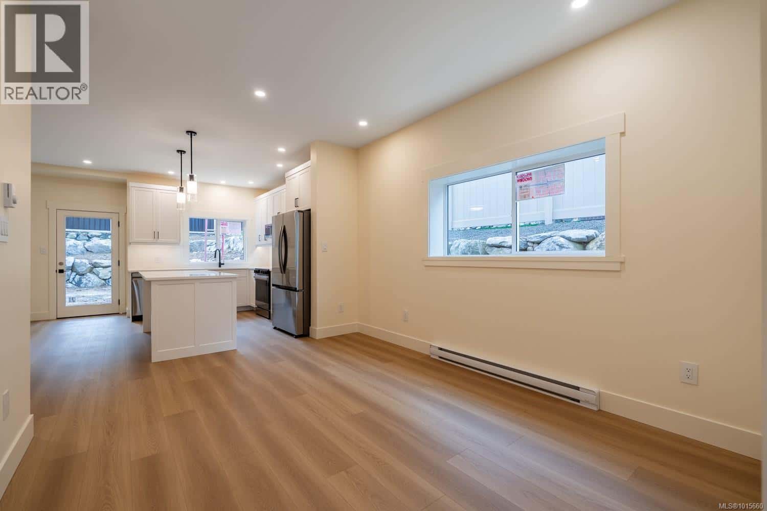 668 Sanderson Rd — Ladysmith, British Columbia - Photo 5 of 35