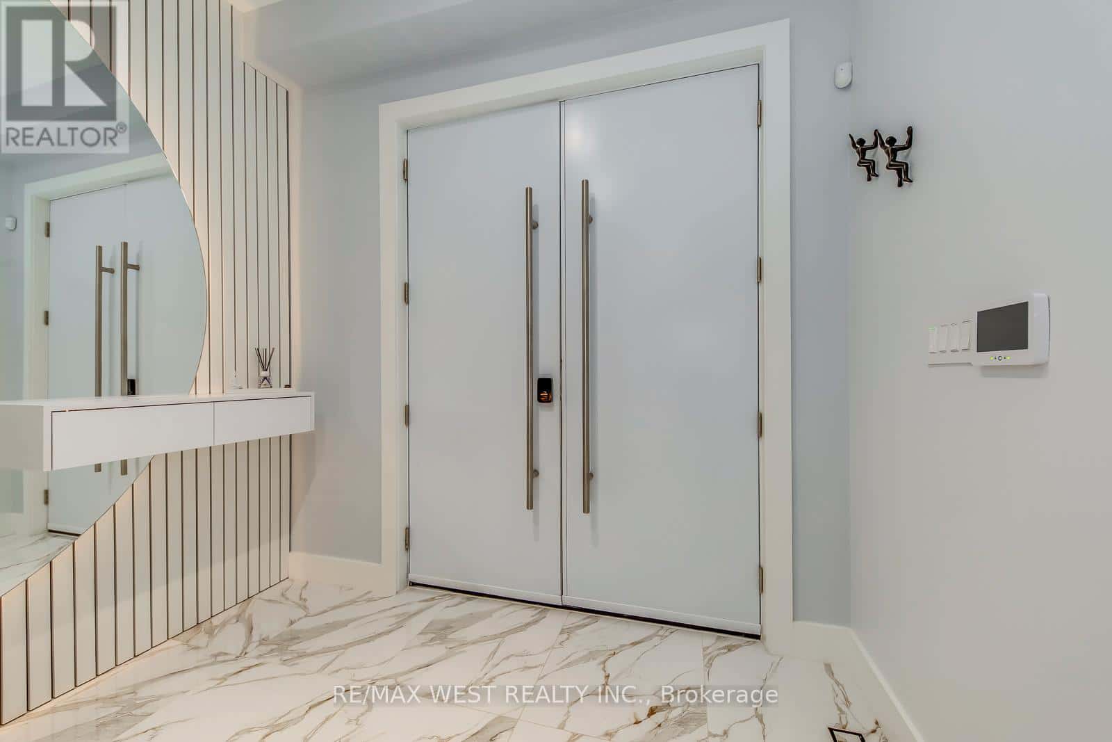 6 CRESTON ROAD — Toronto (Yorkdale-Glen Park), Ontario - Photo 3 of 50