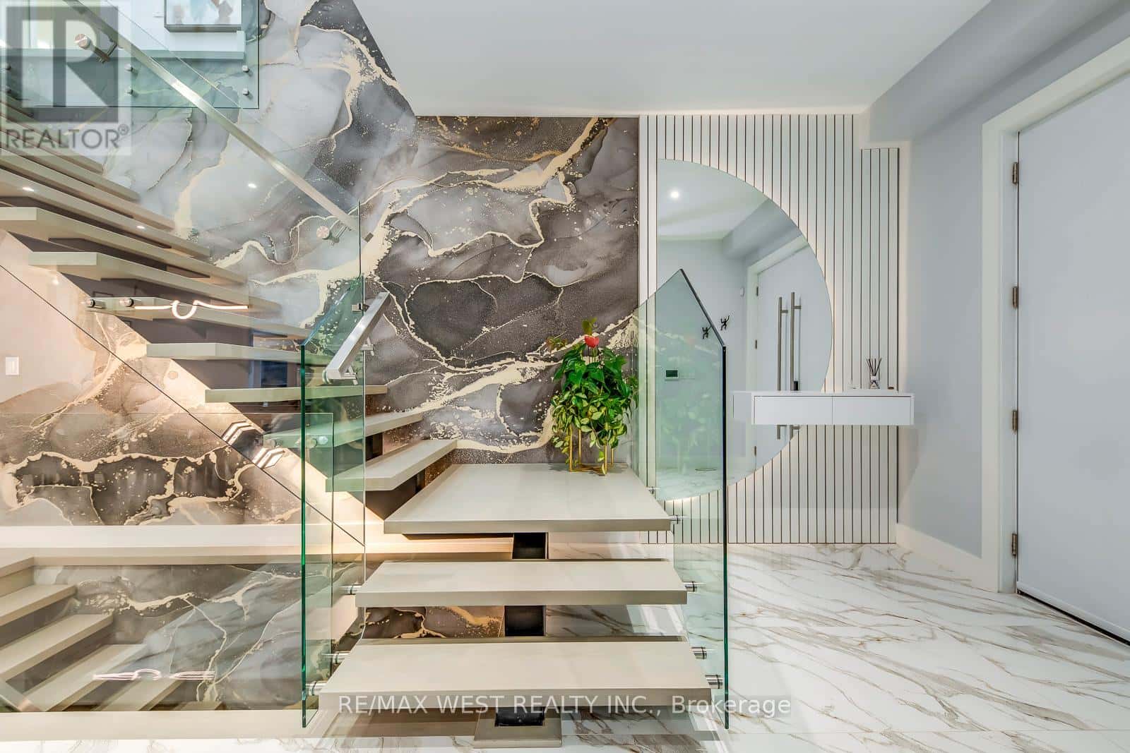 6 CRESTON ROAD — Toronto (Yorkdale-Glen Park), Ontario - Photo 4 of 50