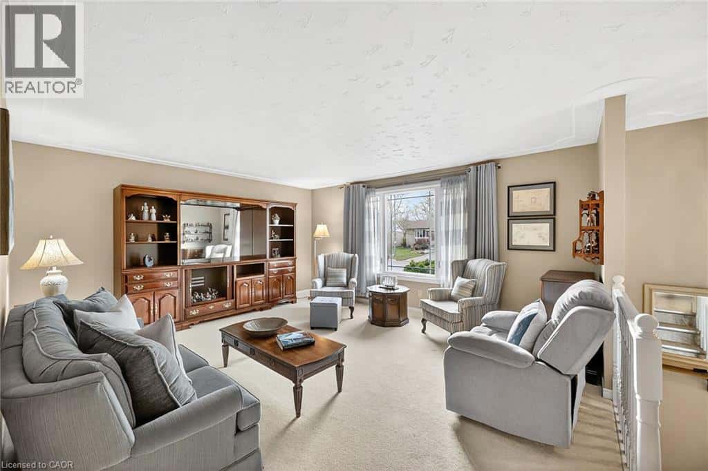 5083 HARTWOOD Avenue — Beamsville, Ontario - Photo 4 of 32