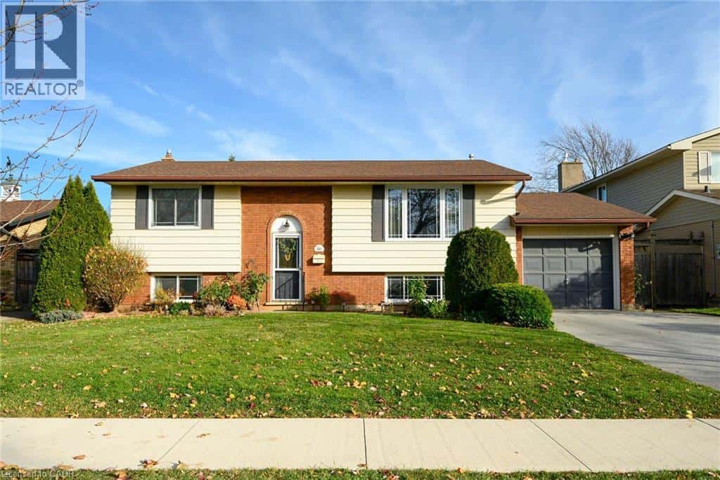 5083 HARTWOOD Avenue — Beamsville, Ontario - Photo 2 of 32