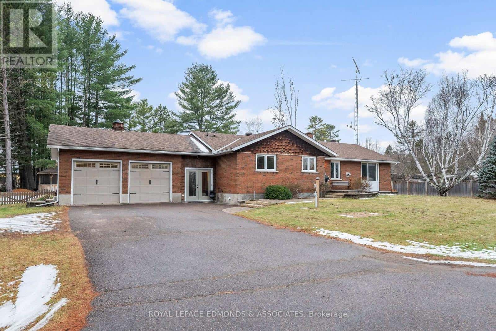 40925 HIGHWAY 41 — Laurentian Valley, Ontario - Photo 3 of 50