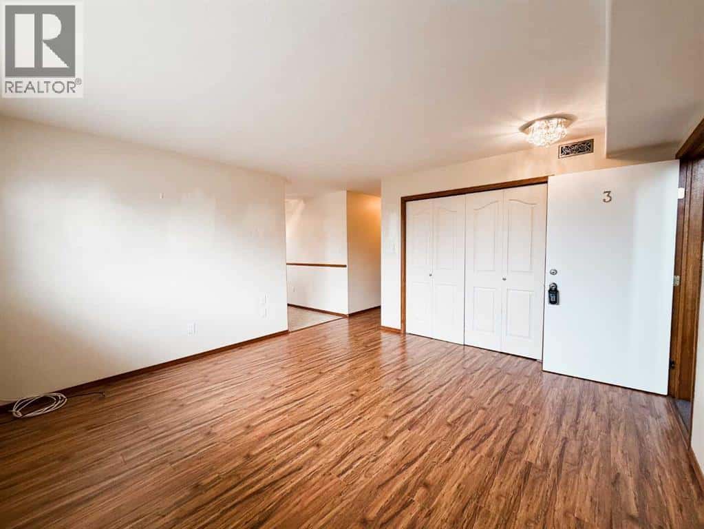 3, 1006 3 Avenue — Beaverlodge, Alberta - Photo 4 of 24