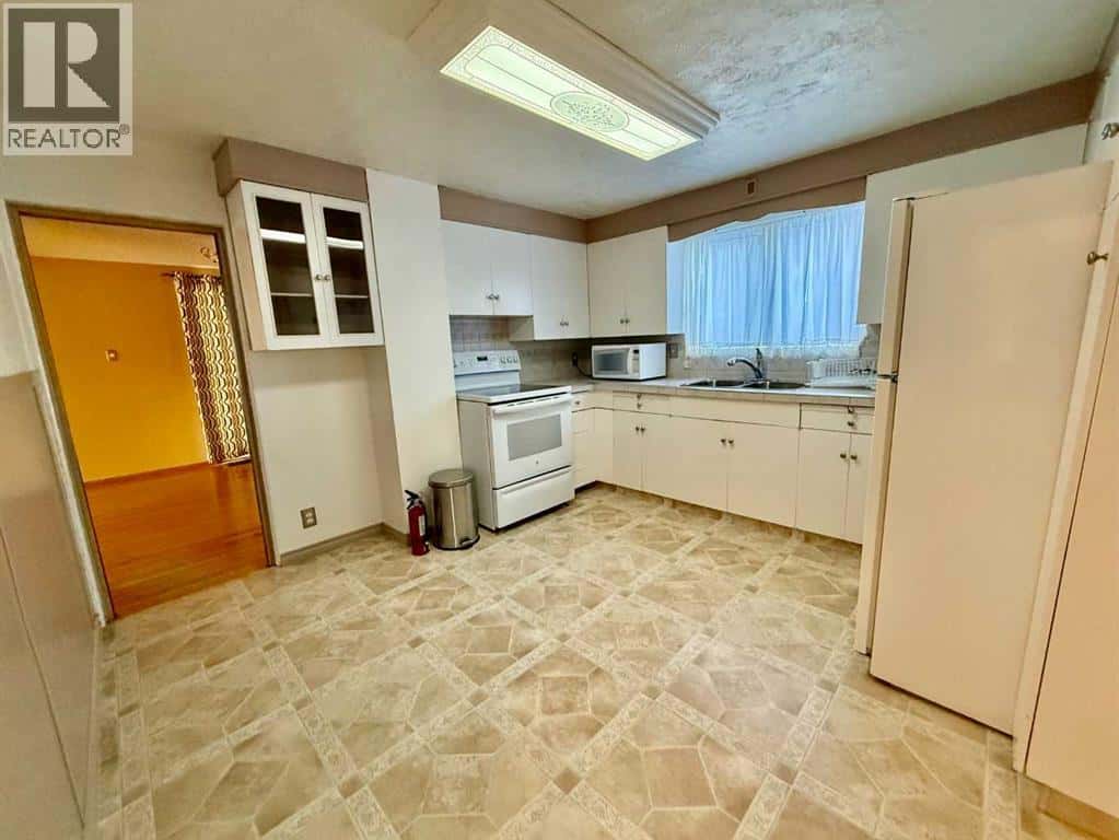 5107 47 Street — Provost, Alberta - Photo 4 of 20