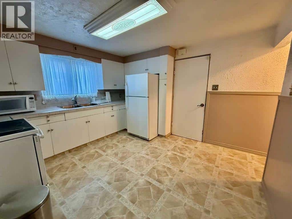 5107 47 Street — Provost, Alberta - Photo 5 of 20