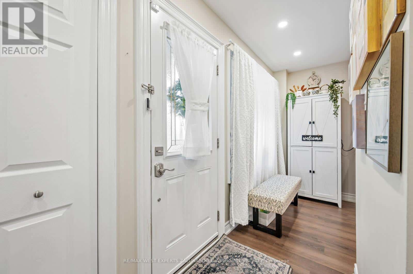 64 WALLACE DRIVE — Barrie (Northwest), Ontario - Photo 4 of 40