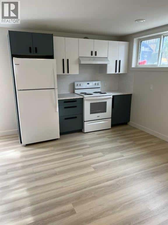 4932 57 Avenue — Taber, Alberta - Photo 4 of 29