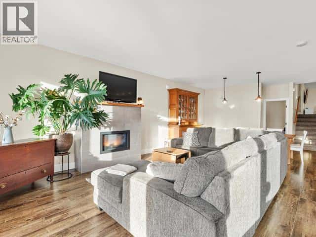 24 NIGHTHAWK VALLEY LANE — Whitehorse North, Yukon - Photo 3 of 44