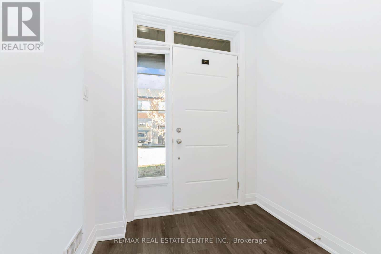 33 STEELE CRESCENT — Guelph (St. Patrick's Ward), Ontario - Photo 5 of 44