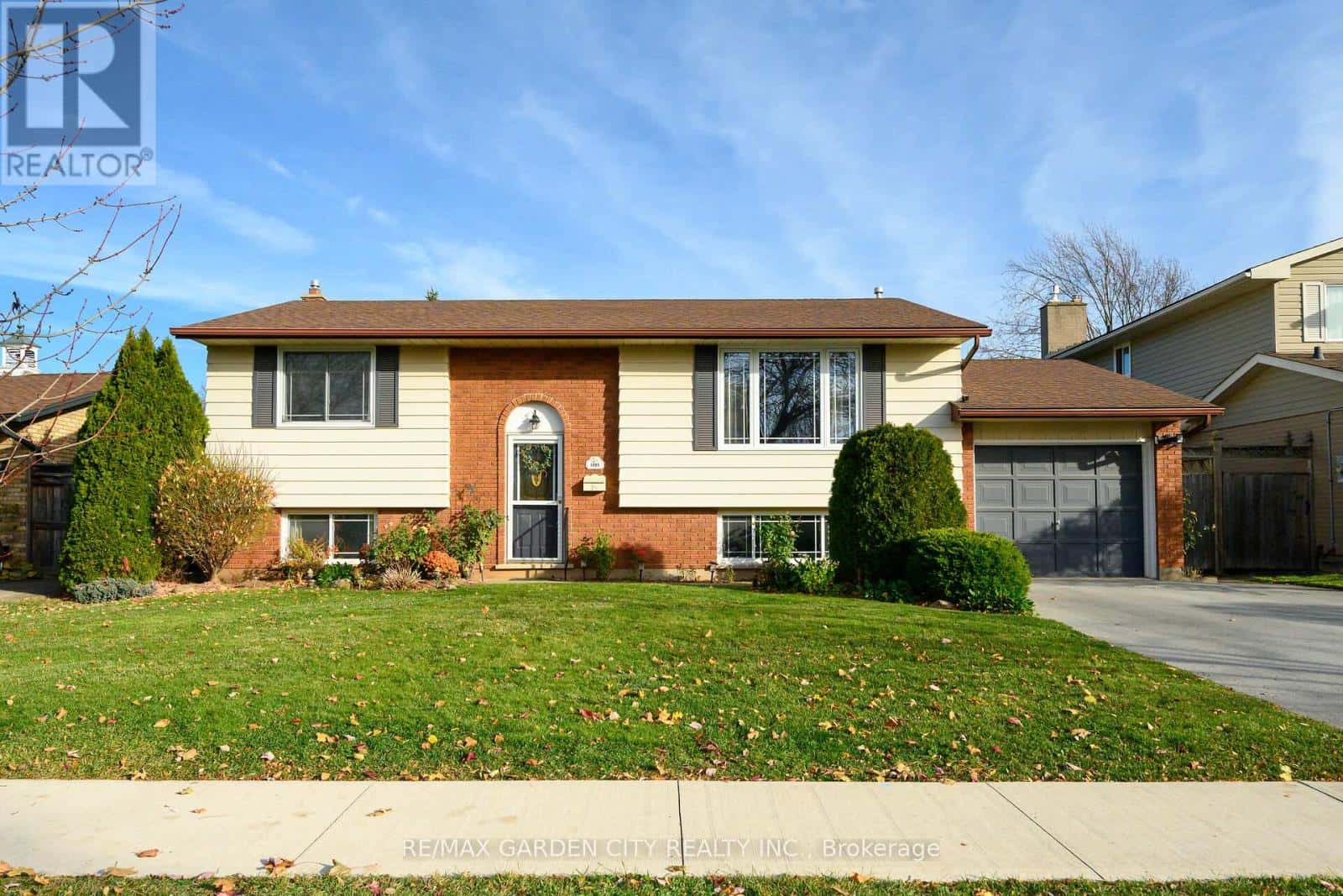 5083 HARTWOOD AVENUE — Lincoln (Beamsville), Ontario - Photo 2 of 33