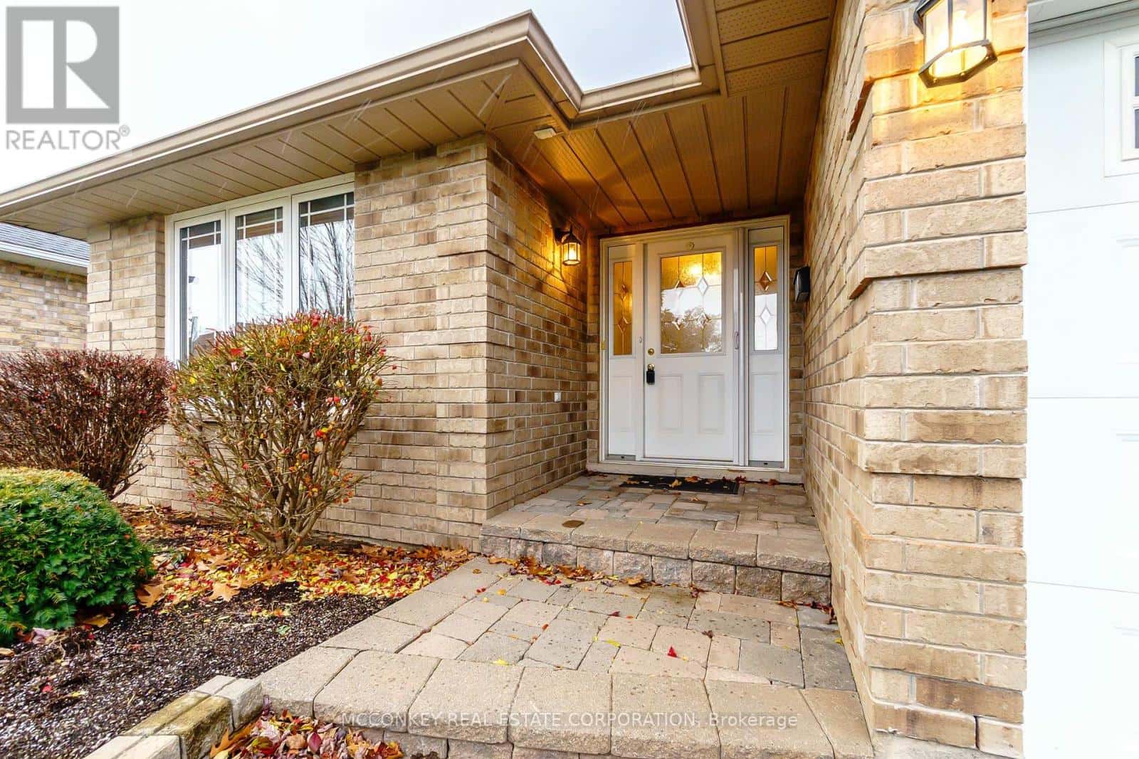 1587 SCOLLARD CRESCENT — Peterborough (Ashburnham Ward 4), Ontario - Photo 3 of 49