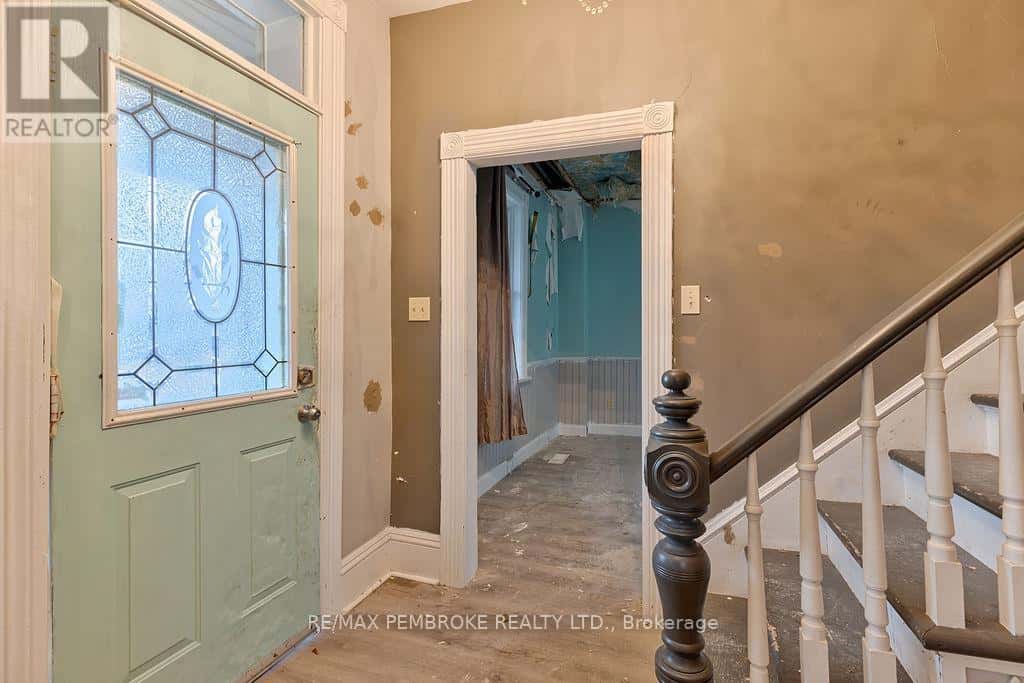 131 BONNECHERE STREET W — Bonnechere Valley, Ontario - Photo 2 of 31