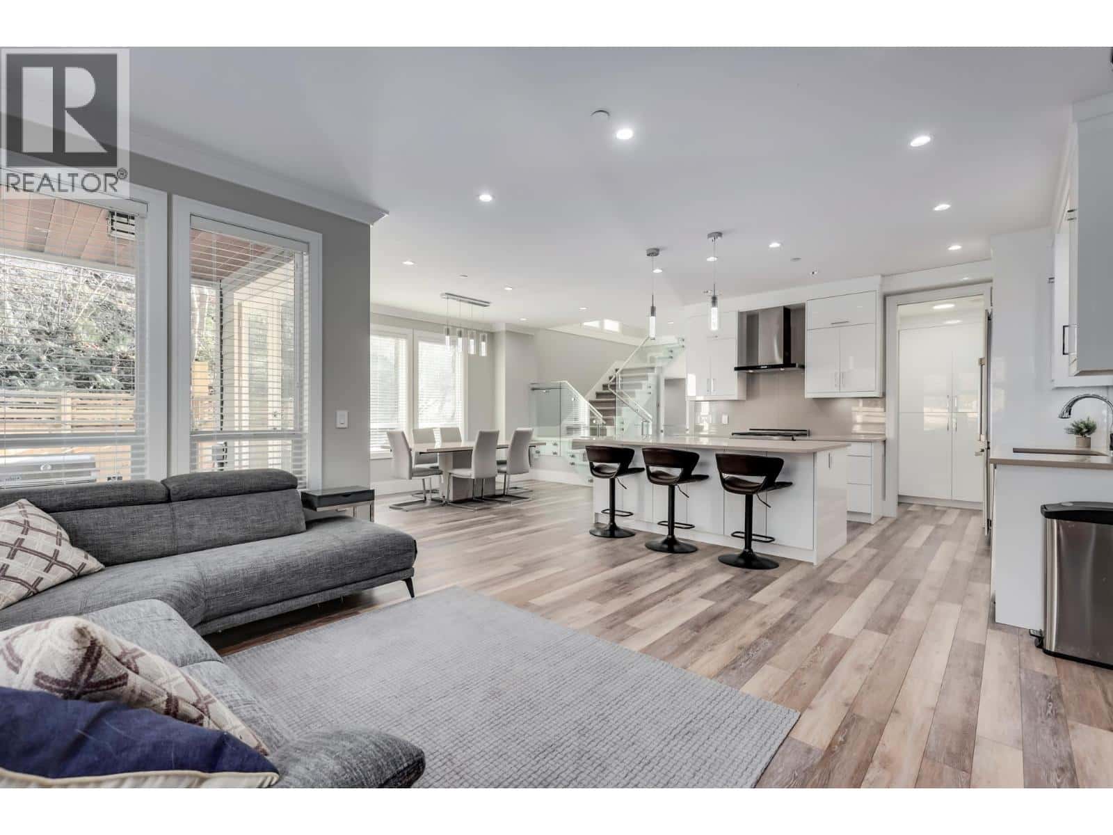 311 AVALON DRIVE — Port Moody, British Columbia - Photo 4 of 38