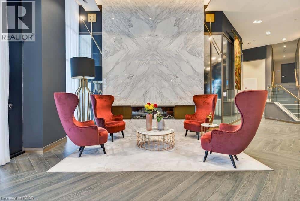 405 DUNDAS Street W Unit# 418 — Oakville, Ontario - Photo 4 of 31