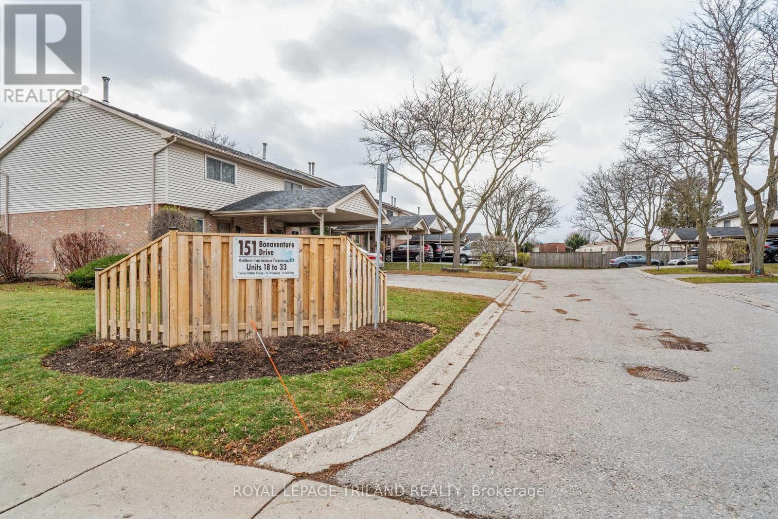 24 - 151 BONAVENTURE DRIVE — London East (East I), Ontario - Main photo