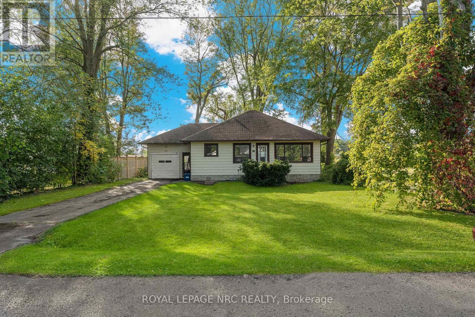 207 ELMWOOD AVENUE — Fort Erie (Crystal Beach), Ontario - Main photo
