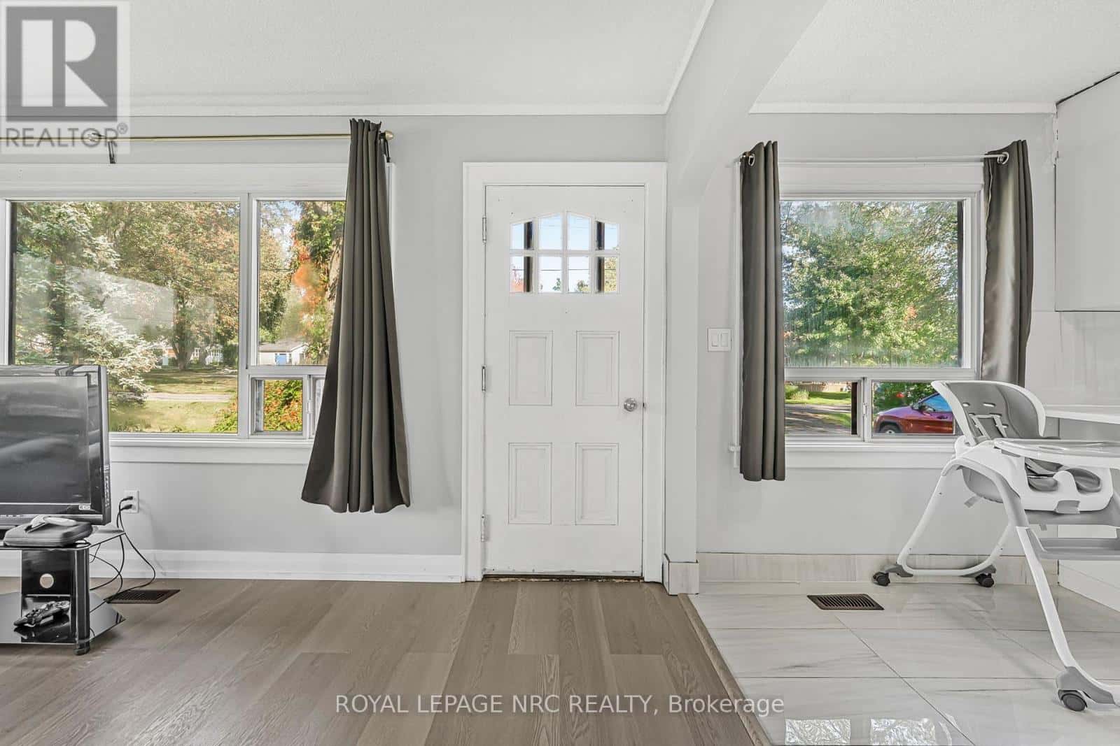 207 ELMWOOD AVENUE — Fort Erie (Crystal Beach), Ontario - Photo 3 of 31