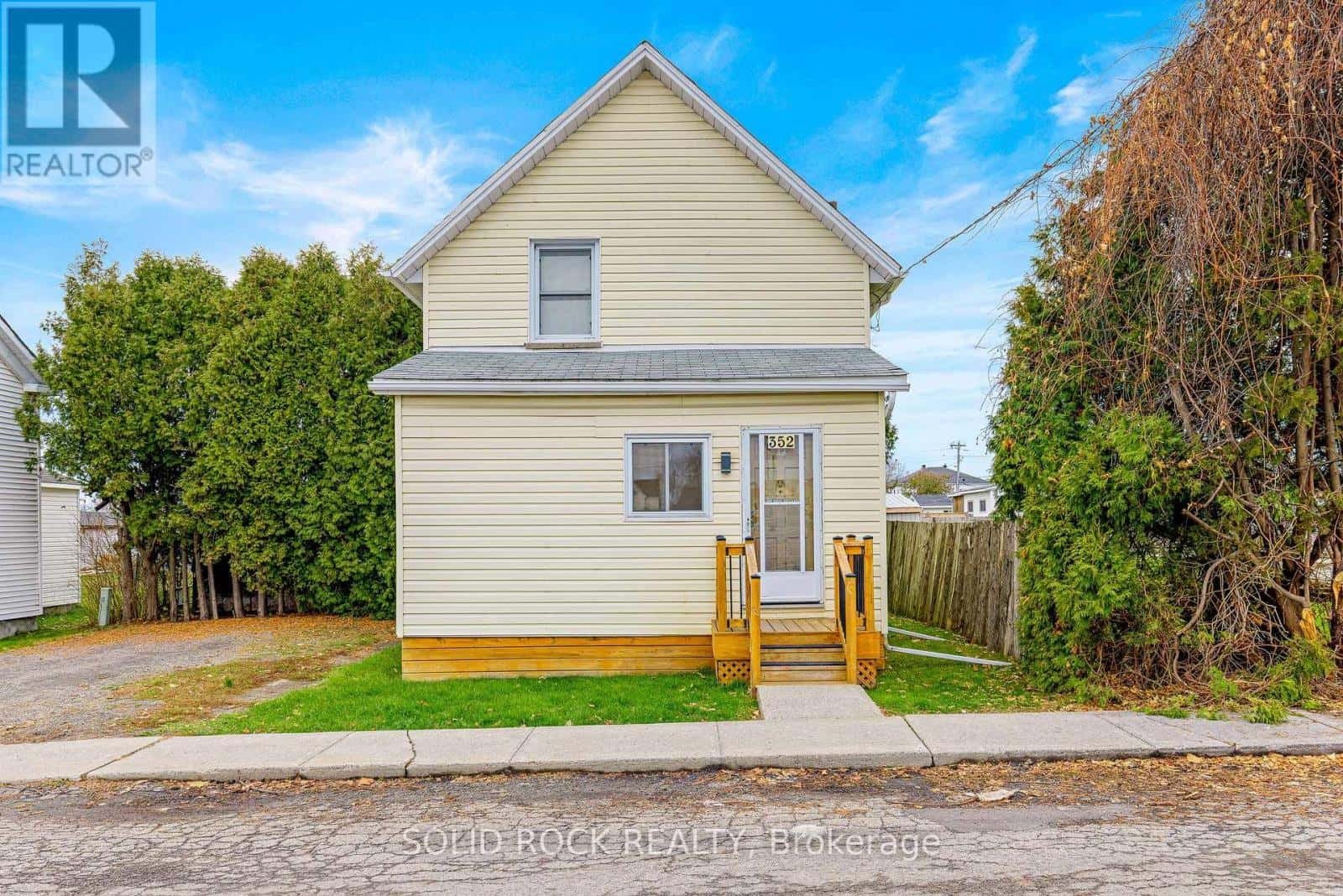 352 NEW STREET — Edwardsburgh/Cardinal, Ontario - Photo 3 of 40