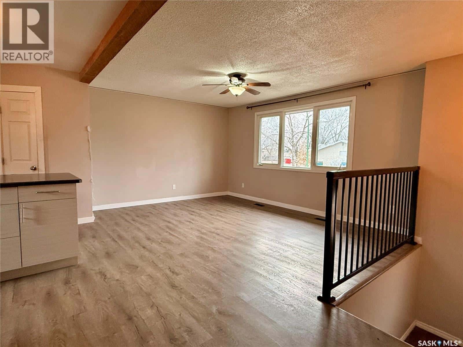 5516 2nd AVENUE N — Regina, Saskatchewan - Photo 4 of 44