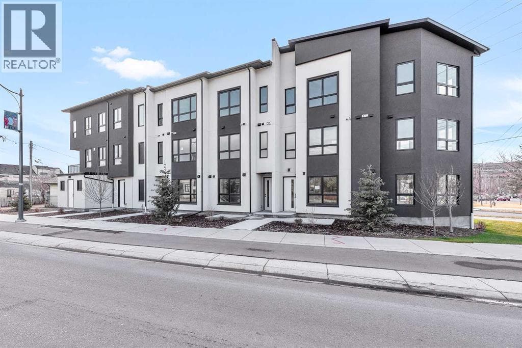 4905 Bowness Road NW — Calgary, Alberta - Main photo