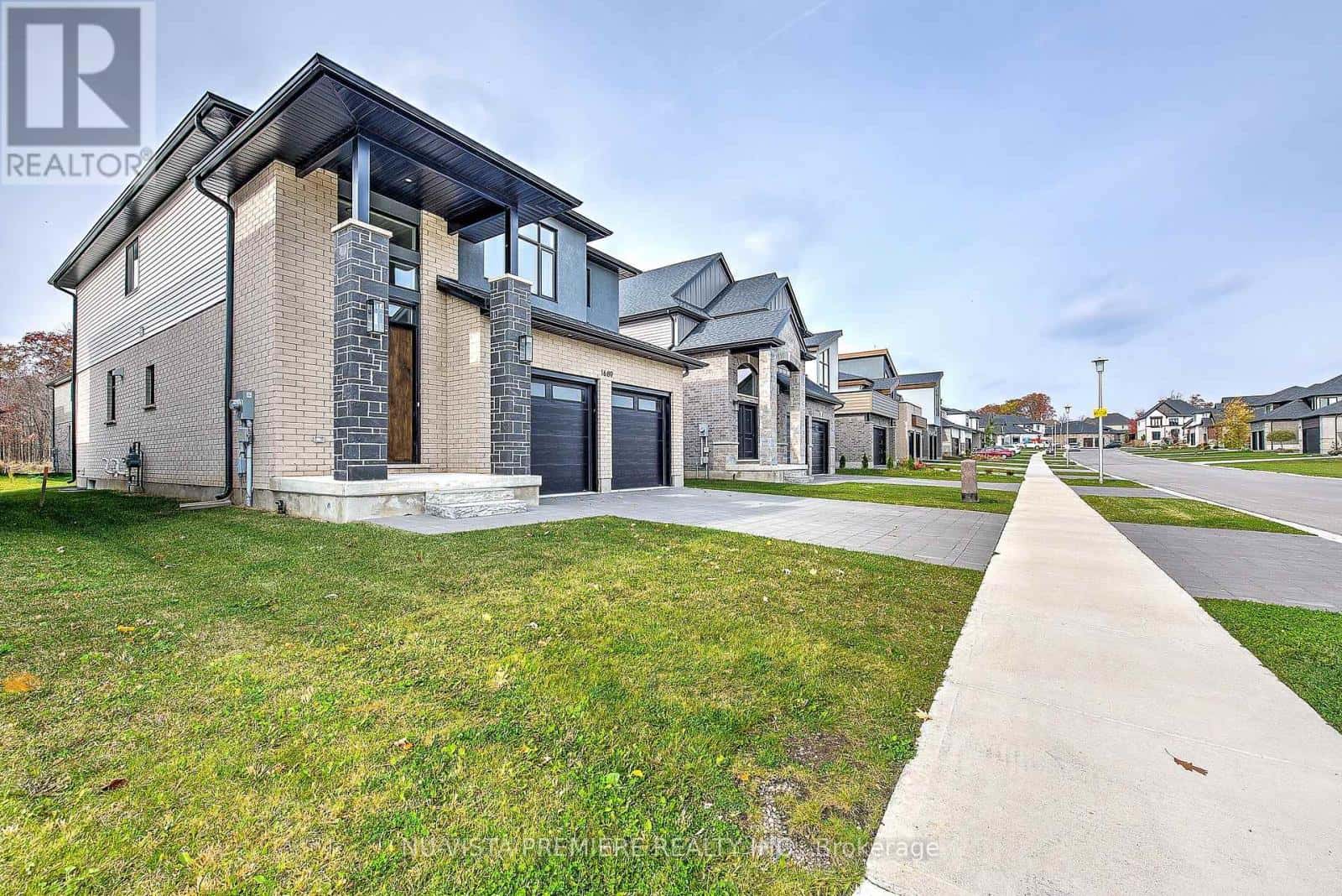 1689 BRAYFORD AVENUE — London South (South K), Ontario - Photo 3 of 40