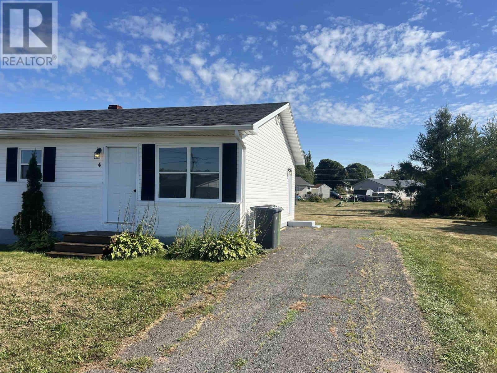 4 Elizabeth Crescent — Stratford, Prince Edward Island - Photo 2 of 18