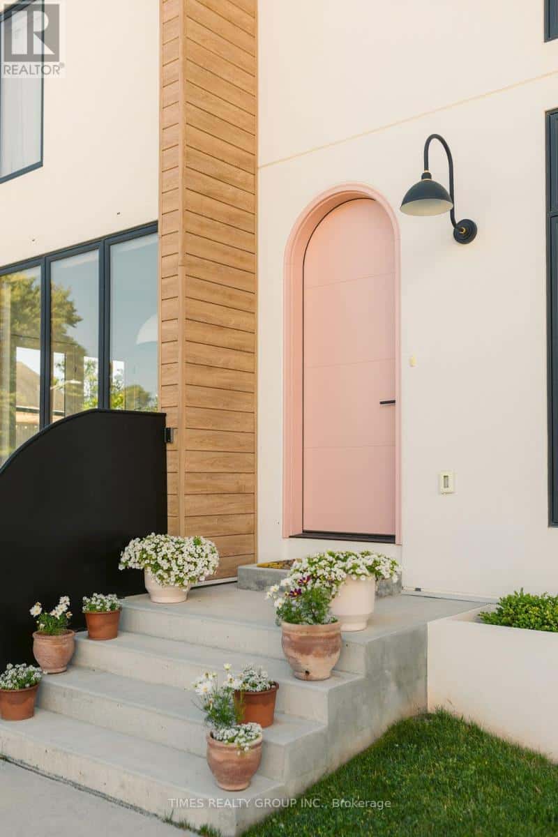 24 WILLIAM STREET — Tillsonburg, Ontario - Photo 2 of 40