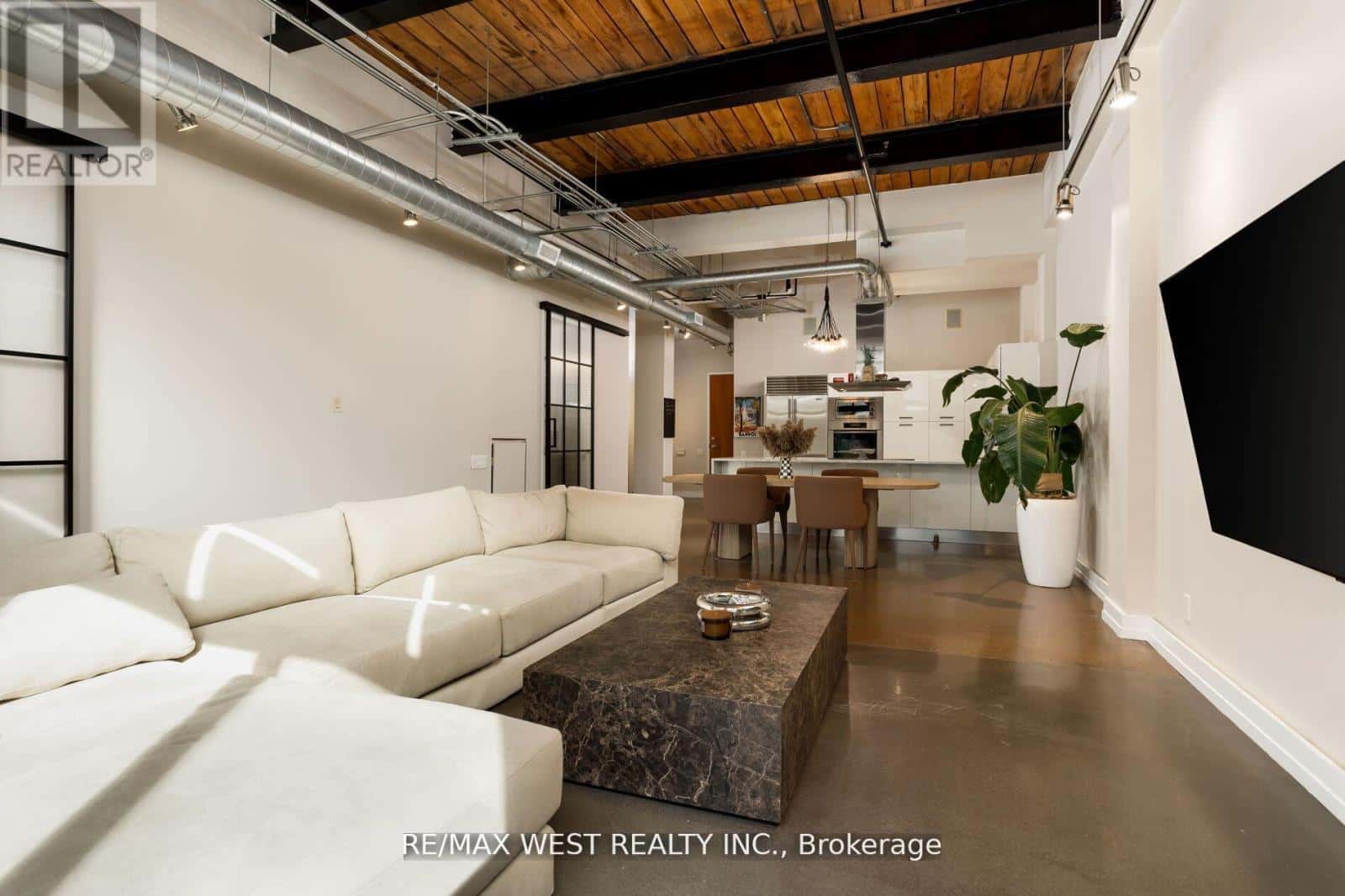 115 - 43 HANNA AVENUE — Toronto (Niagara), Ontario - Photo 2 of 26