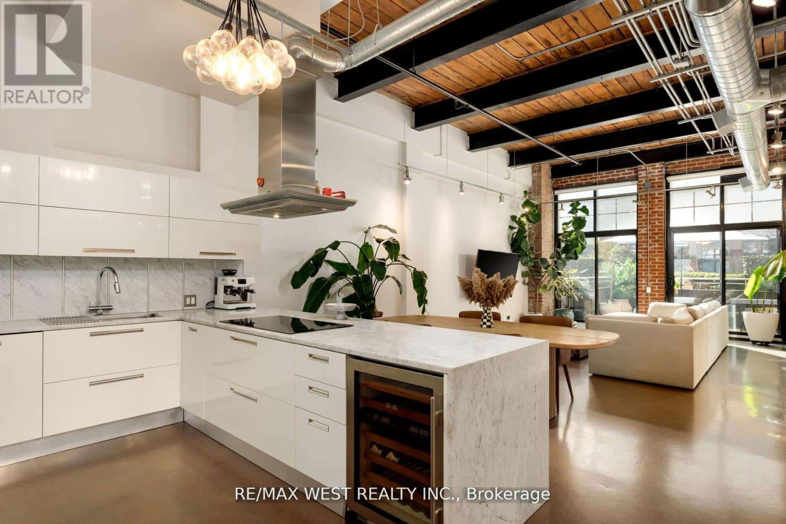 115 - 43 HANNA AVENUE — Toronto (Niagara), Ontario - Photo 3 of 26