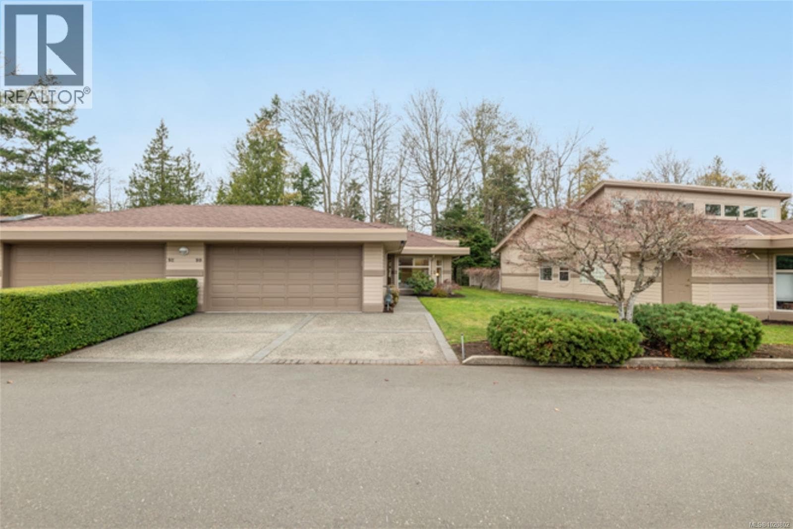 910 Lakes Blvd — French Creek, British Columbia - Main photo