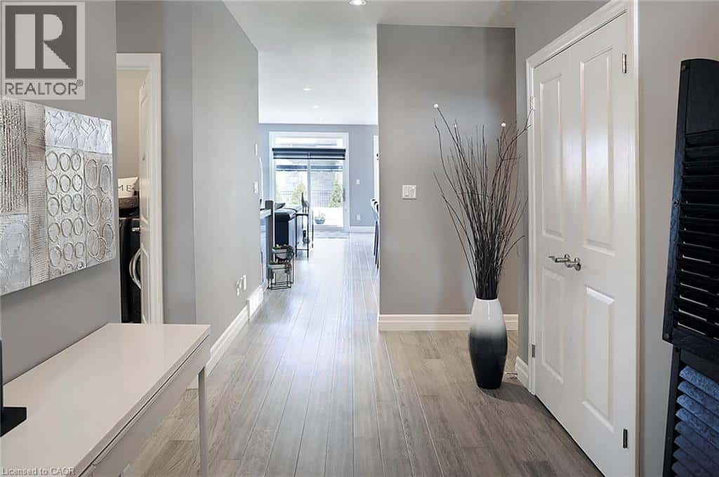 200 JUNIPER Street — Woodstock, Ontario - Photo 4 of 43