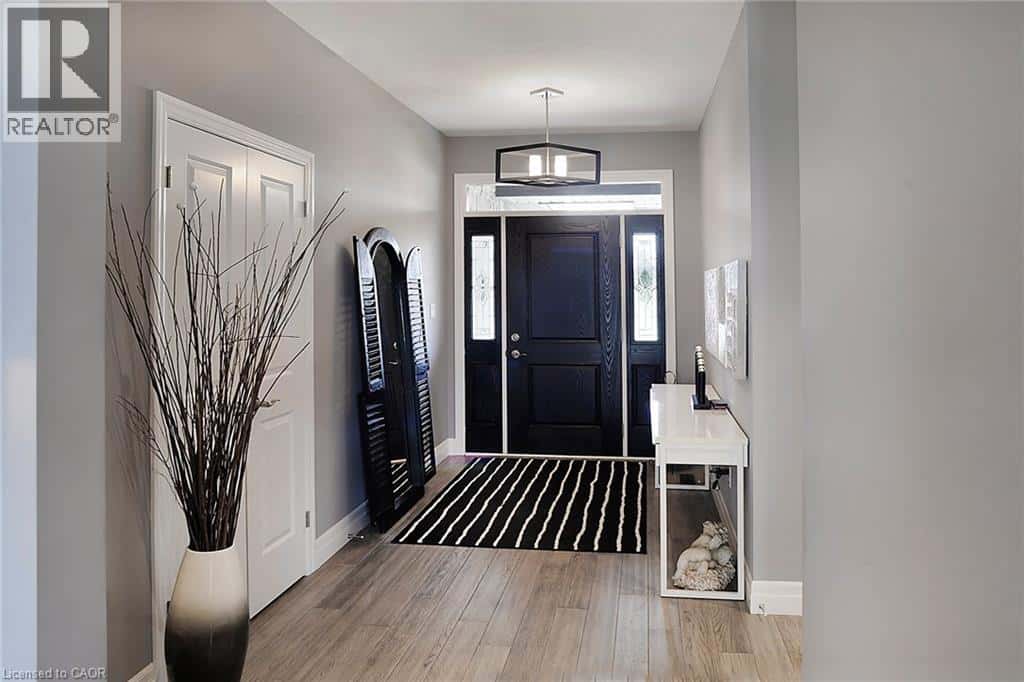 200 JUNIPER Street — Woodstock, Ontario - Photo 5 of 43