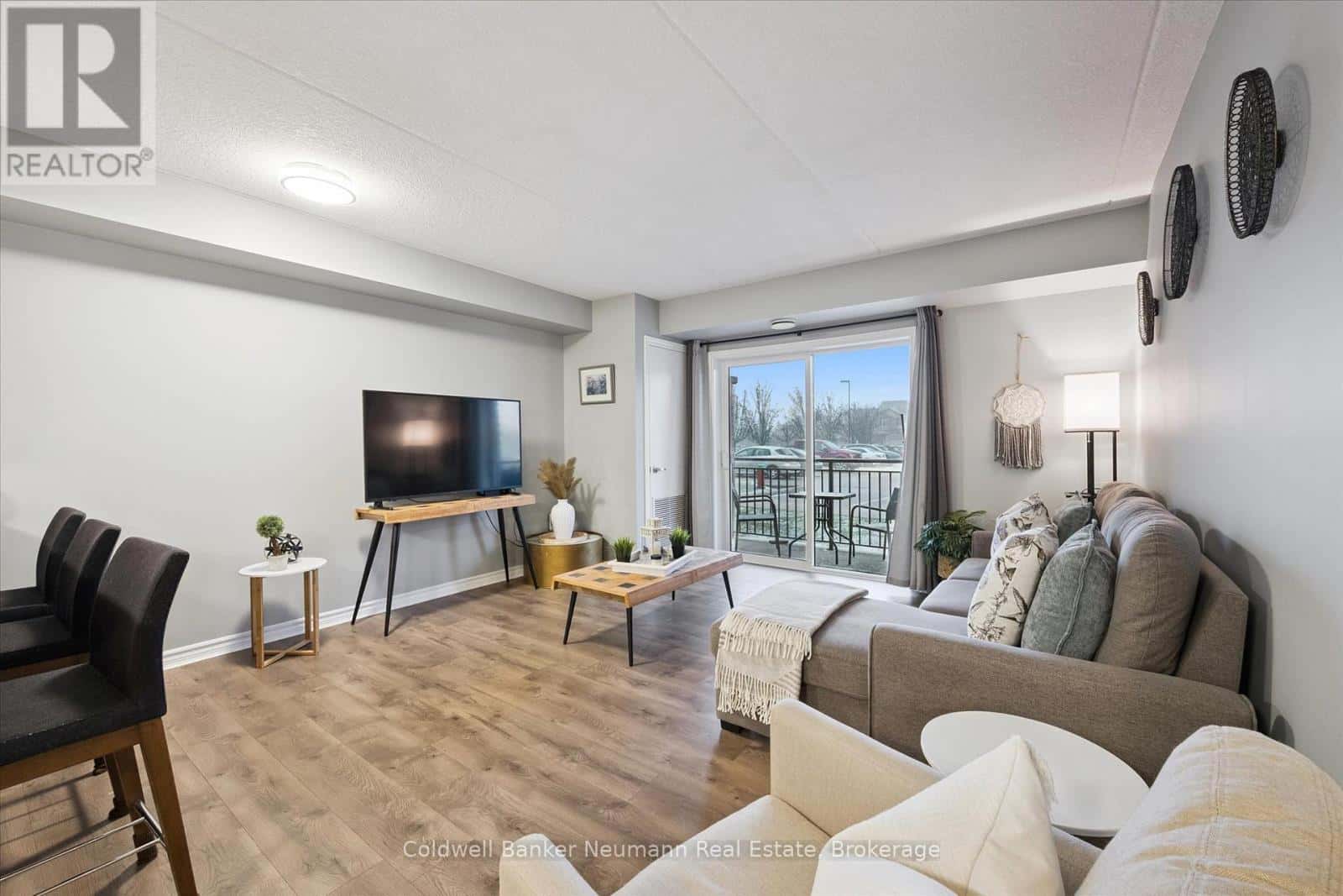 109 - 19 WATERFORD DRIVE — Guelph (Pineridge/Westminster Woods), Ontario - Photo 2 of 23